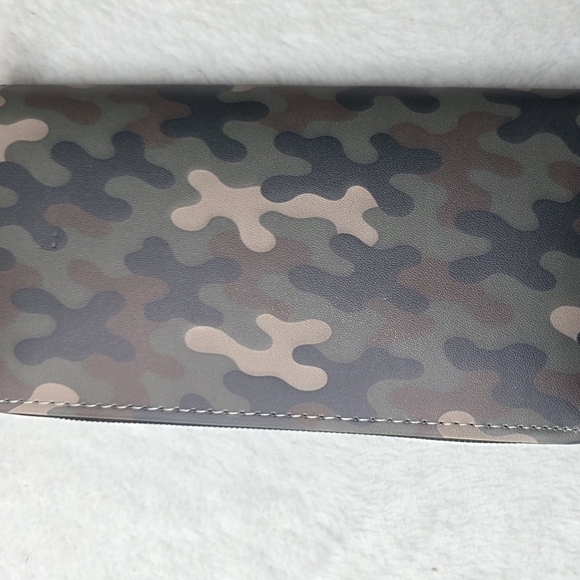 Camo Women's Camouflage Wallet Vegan Leather - Picture 2 of 7